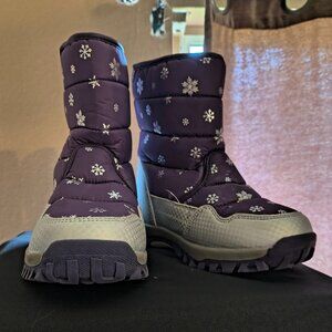 NWOT Kids Snow Boots